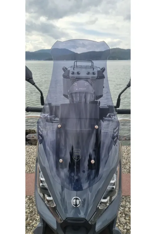 Yuki Xway 125 Ön Cam 2023-2026 Model 65cm Füme Renkli 4mm ORTA BOYLU