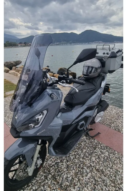 Yuki Xway 125 Ön Cam 2023-2026 Model 65cm Füme Renkli 4mm ORTA BOYLU