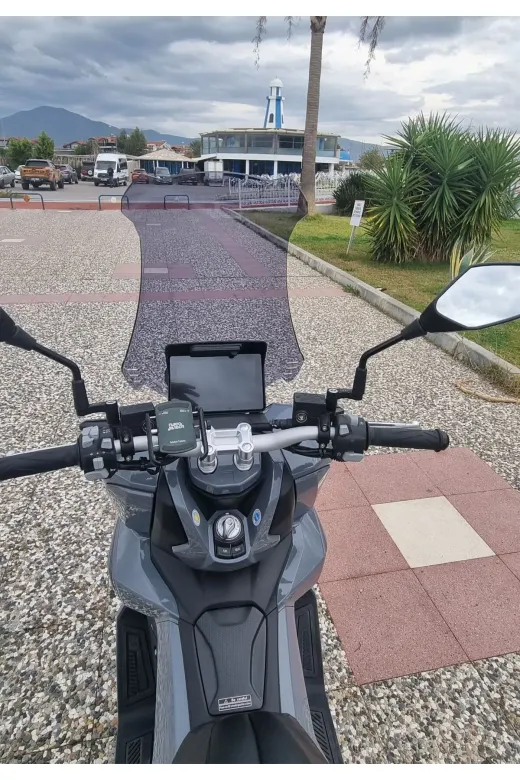 Yuki Xway 125 Ön Cam 2023-2026 Model 65cm Füme Renkli 4mm ORTA BOYLU