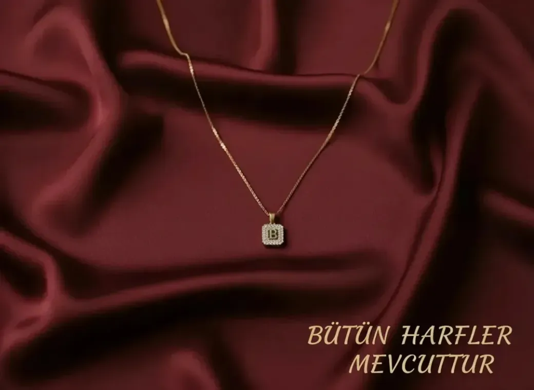 Zirkon Çerçeveli Kare Harf Kolye Altın Rengi İsim Baş Harfi