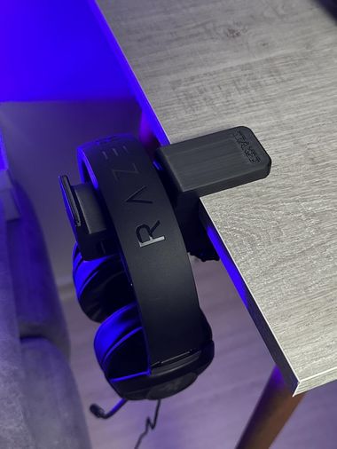 4moms 131618152 Premium Siyah Masa Kenarı Kulaklık Standı Shadow Edition V6 Yeni Versiyon Kaydırmaz Keçeli, Ergonomik Ve Güçlendirilmiş