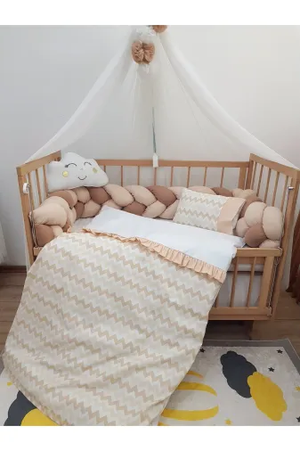 Baby Clime MASAL-1. 80X130 Masal Serisi Örgülü Bebek Uyku Seti - İsim Nakışlı Bej Fırfırlı Nevresim
