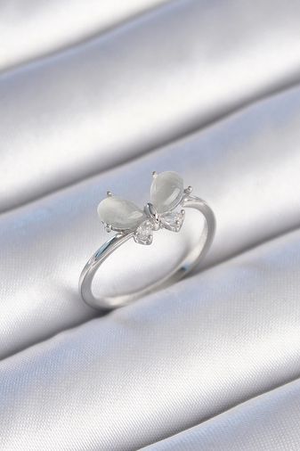 Clariss BYK3465-BLNC Pirinç Gümüş Renk Zirkon Taşlı Beyaz Mineli Kelebek Model Kadın Yüzük Çok Renkli