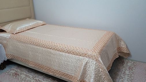 Endev Tek Kişilik Pul İşlemeli Saten Yatak Örtüsü Krem