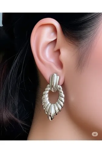 FAMEMUS ACCESSORY 0040913 Dalga Dokulu Gümüş Damla Çelik Küpe