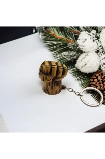 FAMEMUS ACCESSORY 0090171 Metal Yumruk Tasarımlı Anahtarlık – Altın Renk..