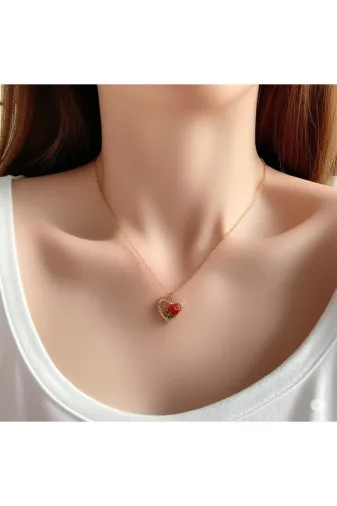FAMEMUS ACCESSORY 01123 Çelik Zincirli Gold Renk Zirkon Taşlı Kalp İçinde Kırmızı Gül Tasarımlı Kolye