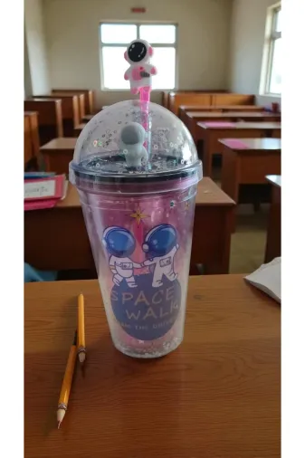 FAMEMUS ACCESSORY 1000101 Astronot Karakterli Pipetli Işikisiz Matara