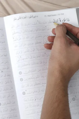 Furkan Neşriyat FN2HYB Gölgeli Kuranı Kerim Orta Boy El Yazısı Ile Kendin Yaz - Beyaz