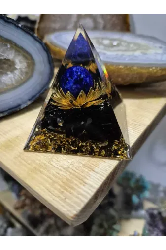 güleçdoğaltaş 99lapisobsidyenorgonit “Obsidyen & Lapis Lazuli Enerji Piramidi – Lotus Detaylı Orgonit (5 Cm)”