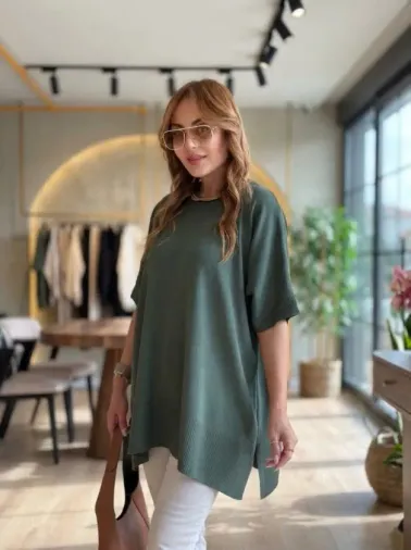 Kadın Bisiklet Yaka Kısa Yarasa Kollu Yanları Yırtmaçlı Oversize Dökümlü Merserize Bluz - STANDART - Haki