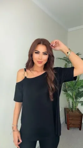Kadın Kısa Kollu Tek Omuzdan Askılı Toka Detaylı Viskon Bluz - S-M - Siyah
