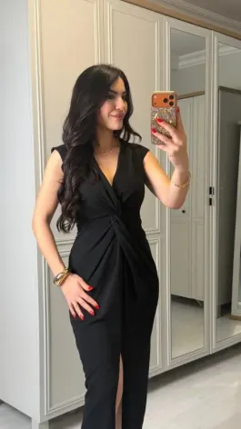 Kadın Kısa Kollu V Yakalı önü Sarmal Detaylı Yırtmaçlı Sandy Midi Elbise - L-XL - Siyah