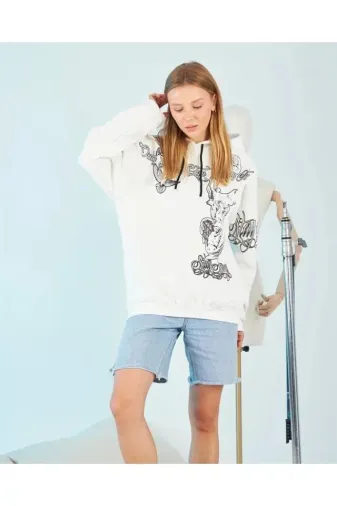 Kapüşonlu Üç İplik Sweatshirt – Beyaz Strong Heykel Baskılı, Rahat Kalıp, Kanguru Cepli Modern Tasarım - M - Siyah