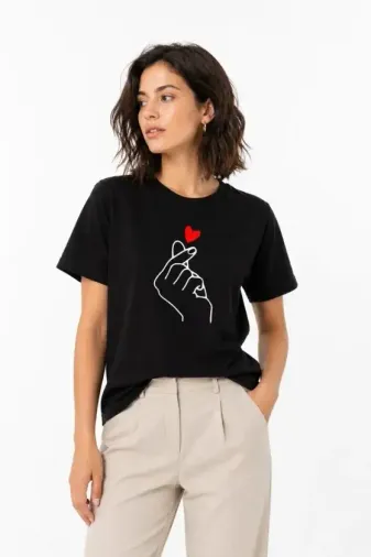 Kore Parmak Kalp Aşk Temalı Minimal Baskılı Tişört Yazlık Kısa Kol T-Shirt - Siyah - XS - Siyah
