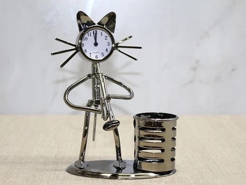Luord Store 55MT3-KH-AALK4346 Metal Saksafon Çalan Kedi Müzisyen Saat Ve Kalemlik Alk4346