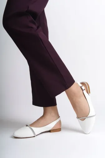 Pabucmarketi Beyaz Tokalı Taş Detaylı Kadın Babet