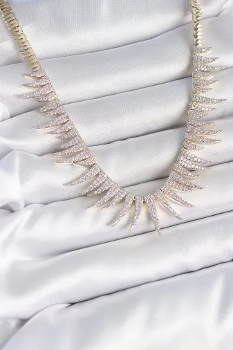 Pirinç Gold Renk Zirkon Taşlı Sivri Model VIP Seri Kadın Kolye TJ-BKO10202