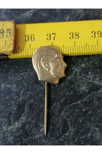 SANAT TACİRİ EK3563718 Eskilerden Mustafa Kemal Atatürk Büstü Metal Rozet Iğneli Rozet No 23