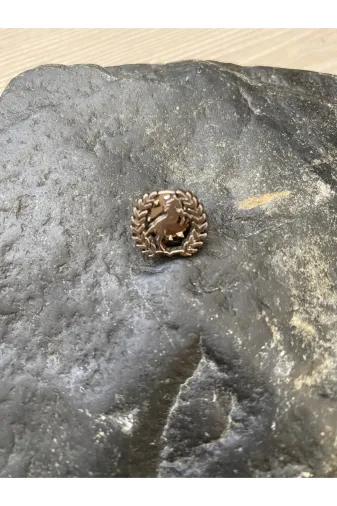 SANAT TACİRİ EK65245TNE6 Vintage Doğruyol Partisi Rozet Dyp Yaka Broşü