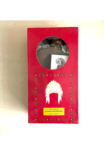 SANAT TACİRİ EK6795TT23 Kizilderili Bebek Dizleri Üzerine Çökmüş Porselen Bebek Oyuncak Bebek