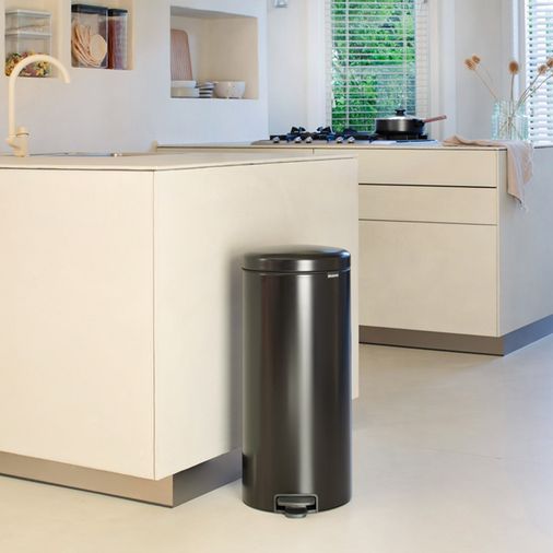 Schafer ₺6.899,00.* Brabantia Newicon Matt Black Pedalli Çöp Kutusu 30 L