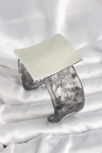 Siyah Mermer Desen Akrilik Plastik Gümüş Kare Plaka Model Vintage Kadın Bilezik TJ-BB6671