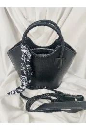 Siyah Sepet Form Büzgü Tasarımlı Bandana Fularlı Çapraz El Çantası
