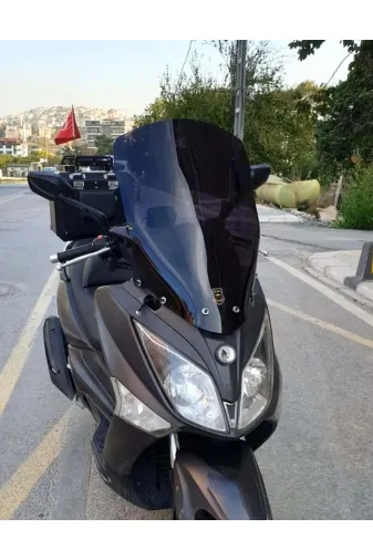 SYM Joymax 250 İ Ön Cam 2013-2016 Model 65cm Siyah Renkli 4mm ORTA BOYLU