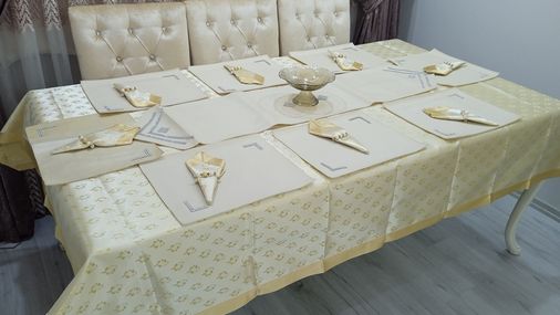 Yemek seti 8 Kişilik deri runnerli yüzüklü krem/ altın