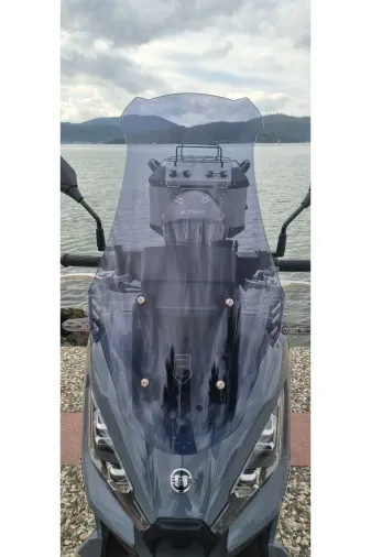 Yuki Xway 125 Ön Cam 2023-2026 Model 65cm Füme Renkli 4mm ORTA BOYLU