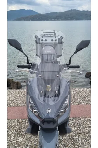 Yuki Xway 125 Ön Cam 2023-2026 Model 65cm Şeffaf Renkli 4mm ORTA BOYLU