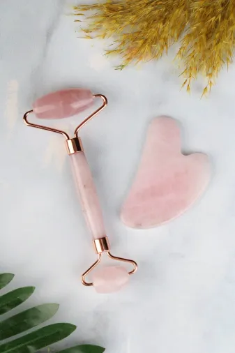 Zümrüt Doğal Taş Official YMSIMG4018 Pembe Kuvars Doğal Taş Face Roller & Kalp Gua Sha Ikili Yüz Masaj Seti