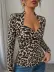 Kadın Uzun Kollu Geometrik Yaka Detaylı Tüllü Yırtmaçlı Uzun Kadife Bluz - 2XL-3XL - Leopar 1