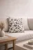 Typoniq Attitude Included TYP25201016 Savanna Zürafa Desenli Bukle Dokuma Gri Kırlent Kılıfı (43X43 Cm) - Animal Print Modern 1